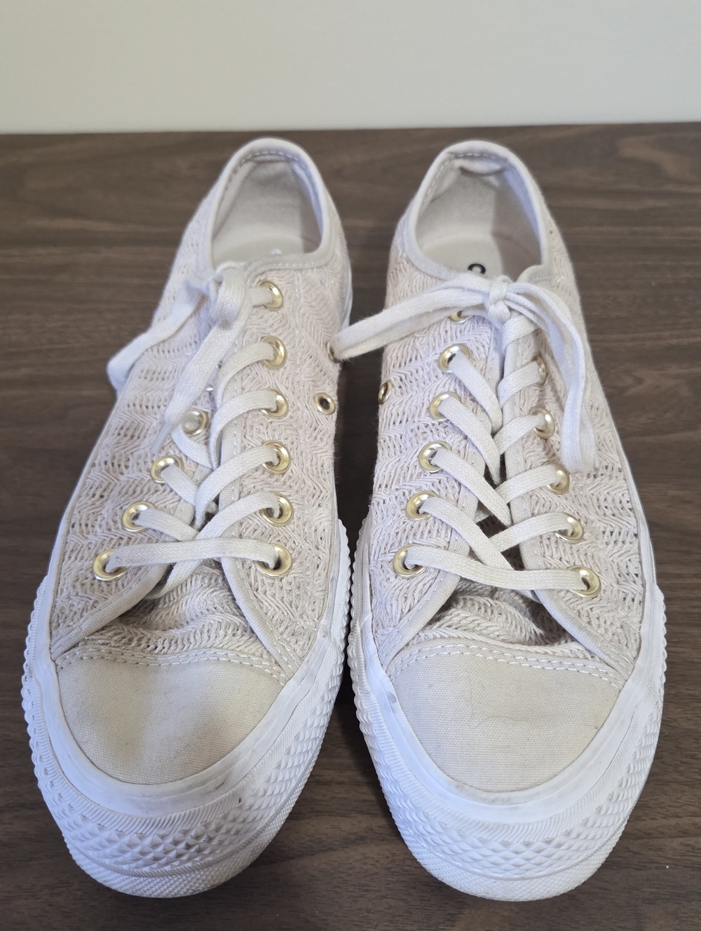 Converse Sz 7.5 Women's Embroidery Knit Lace-Up Sneakers in Cream